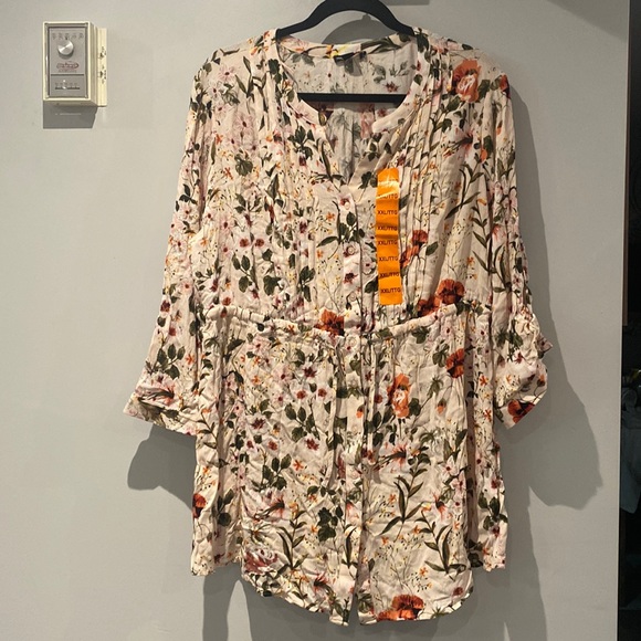 Woman’s top - Picture 1 of 1